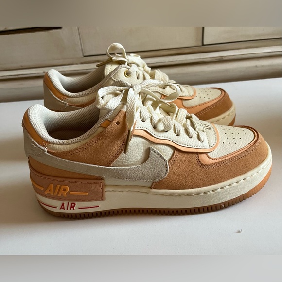 Women’s Nike Air Force 1 Shadow Sisterhood Cashmere Orange DM8157-700 Size 7 - Picture 1 of 8